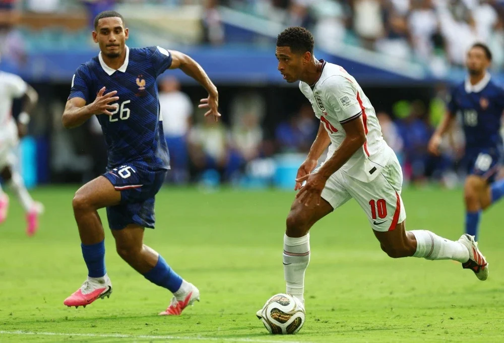 فازت إنجلترا على فرنسا بنتيجة 6-4 في أكثر مباريات كأس العالم 2026 جنوناً. 10 يحتفل اللاعبون الإنجليز بتسجيل هدف في مباراة تحديد المركز الثالث.
