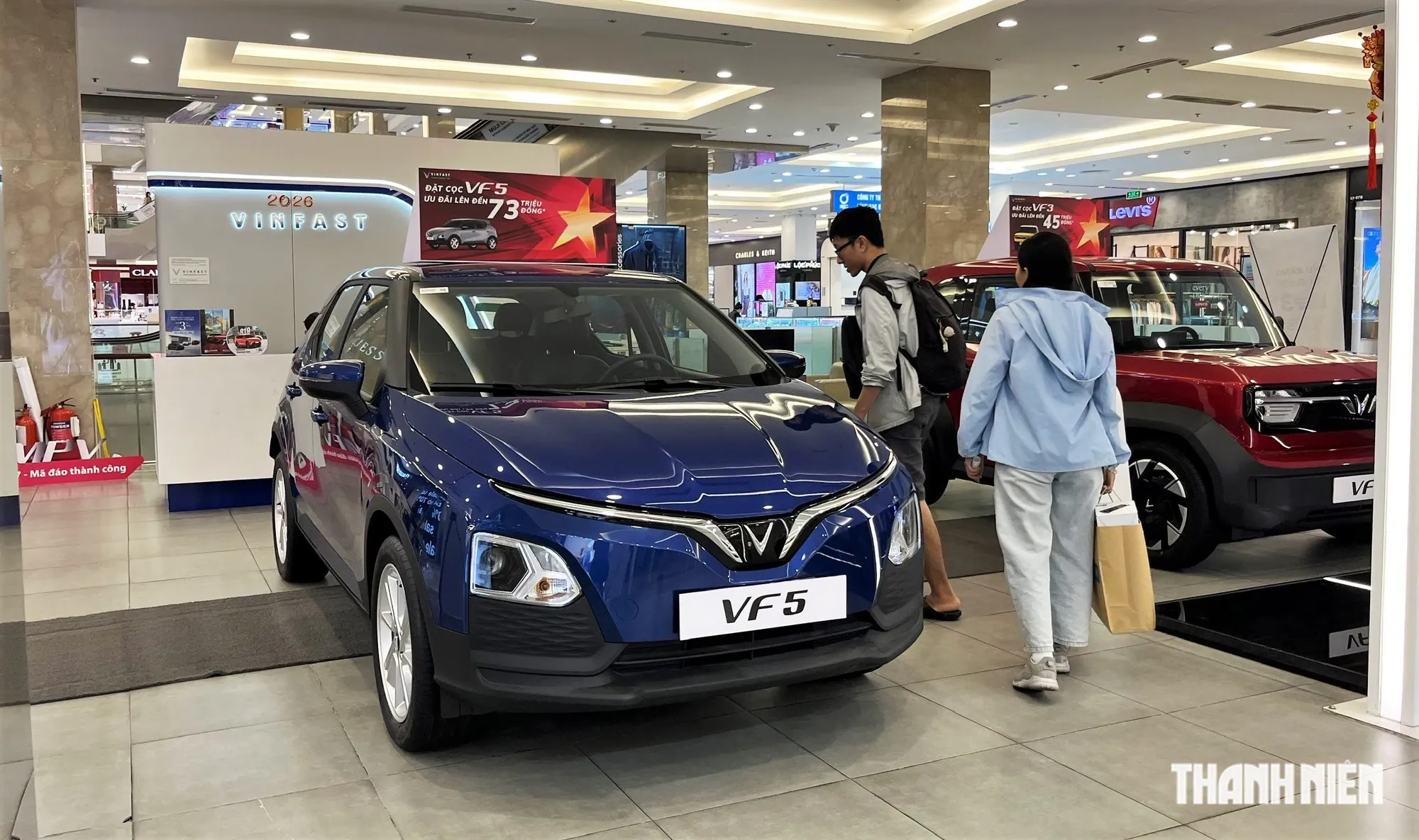 تُشكل سيارة VinFast VF 5 "ضغطاً" على قطاع سيارات الدفع الرباعي الحضرية في فيتنام من حيث السعر. 7 سيارة VinFast VF 5