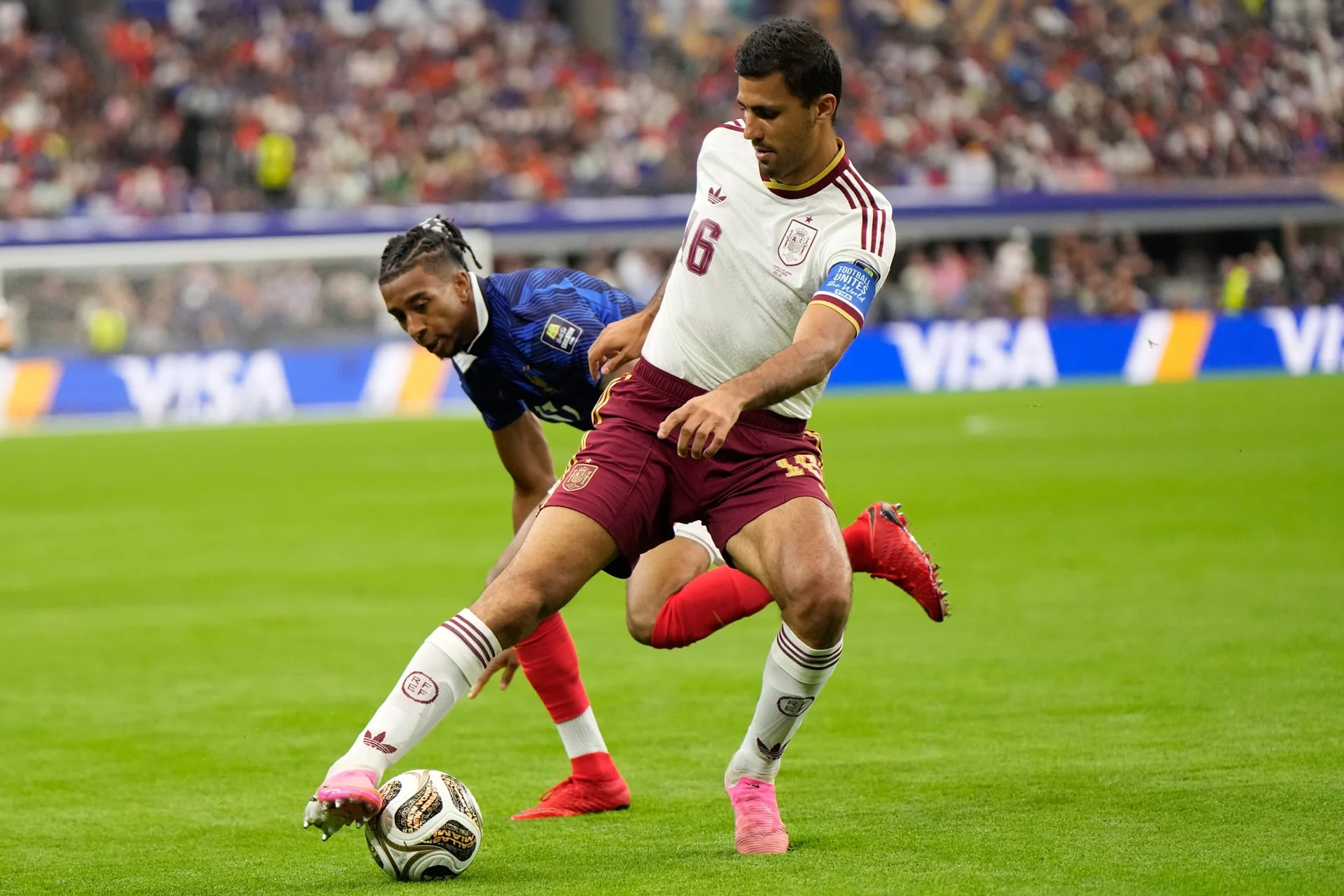 احتمالات الفوز بالكرة الذهبية لكأس العالم 2026: هل سيُزاح ليونيل ميسي عن عرشه لصالح رودري في اللحظة الأخيرة؟ 6 1784461849 172 احتمالات الفوز بالكرة الذهبية لكأس العالم 2026 هل سيُزاح ليونيل