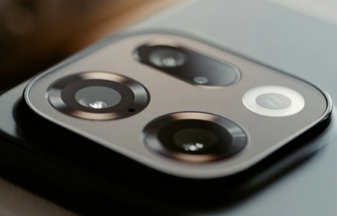 يحظى هاتف iPhone 18 Pro Max بتحسينات كبيرة قبل إطلاقه. 7 الهاتف الذكي