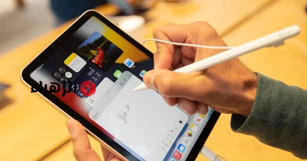 جهاز iPad mini مزود بشاشة OLED: إنجاز تكنولوجي لسلسلة أجهزة Apple اللوحية الأصغر حجماً.