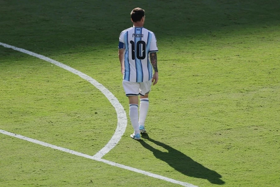 كان ميسي عاجزاً أمام إتقان إسبانيا: لم يتمكن Messi bất lực trước sự hoàn hảo của Tây Ban Nha: El Pulga đã không thể tạo nên phép màu cuối cùng