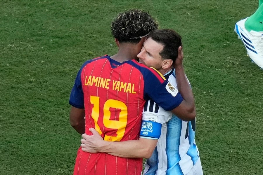 كان ميسي عاجزاً أمام إتقان إسبانيا: لم يتمكن Messi bất lực trước sự hoàn hảo của Tây Ban Nha: El Pulga đã không thể tạo nên phép màu cuối cùng
