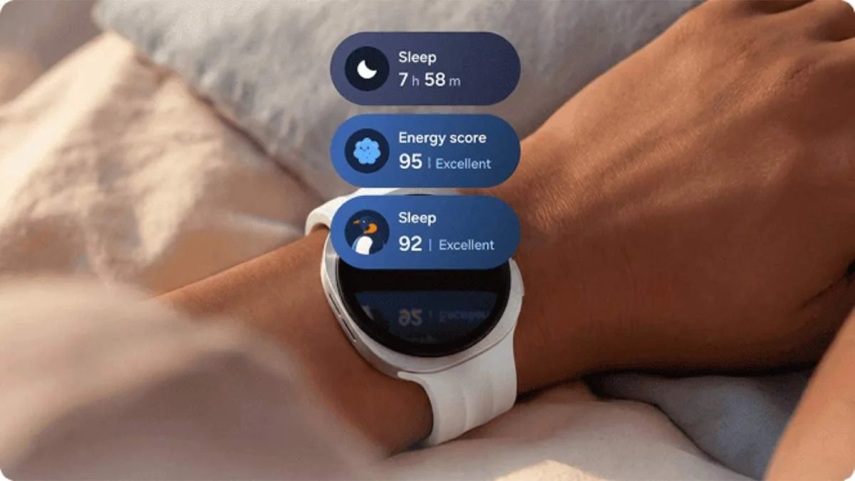 تم الكشف عن ساعة Galaxy Watch 9: شريحة Snapdragon Wear Elite وتطورات جديدة في مجال الذكاء الاصطناعي. 15 تعمل تقنية دمج الذكاء الاصطناعي من Gemini على تحسين تجربة المستخدم.