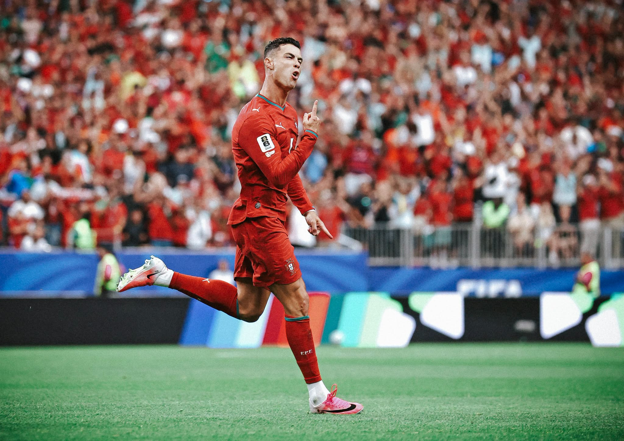 سيعيد المخضرمون كتابة الحد الأقصى للسن في كأس العالم 2026. 7 ronaldo-tao-dau-an(1).jpg