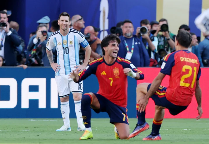 دونالد ترامب عقب خسارة ميسي كأس العالم لست مستاءً وإسبانيا قدمت أداءً أفضل. 3 ليونيل ميسي