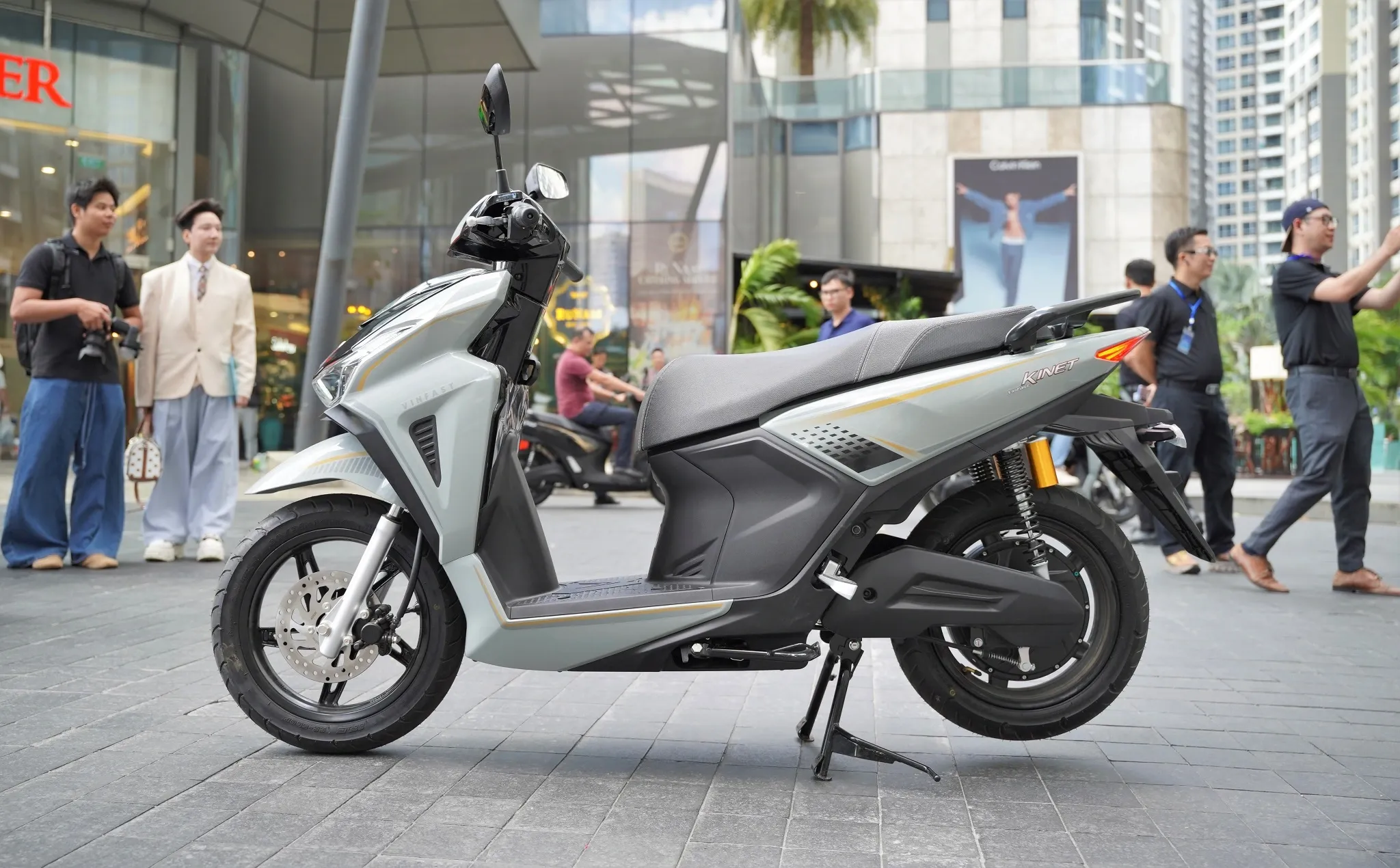 دراجة VinFast Kinet الرياضية الكهربائية بسعر يبدأ من 40 مليون دونغ فيتنامي، فهل ستنافس دراجة Honda Air Blade؟ 7 دراجة VinFast Kinet الرياضية الكهربائية بسعر يبدأ من 40 مليون دونغ فيتنامي، فهل ستنافس دراجة Honda Air Blade؟ - الصورة 3.