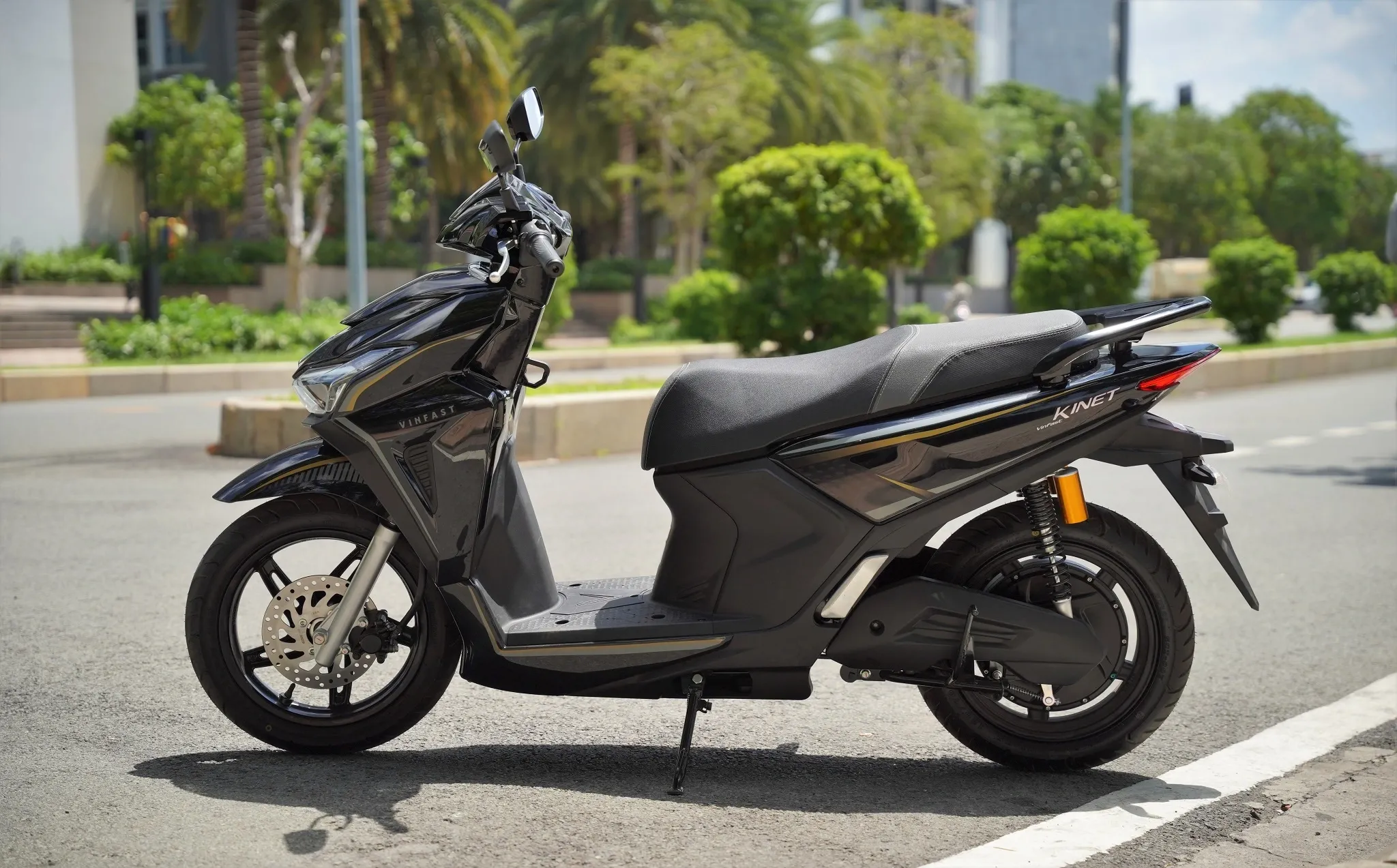دراجة VinFast Kinet الرياضية الكهربائية بسعر يبدأ من 40 مليون دونغ فيتنامي، فهل ستنافس دراجة Honda Air Blade؟ 8 دراجة VinFast Kinet الرياضية الكهربائية بسعر يبدأ من 40 مليون دونغ فيتنامي، فهل ستنافس دراجة Honda Air Blade؟ - الصورة 4.