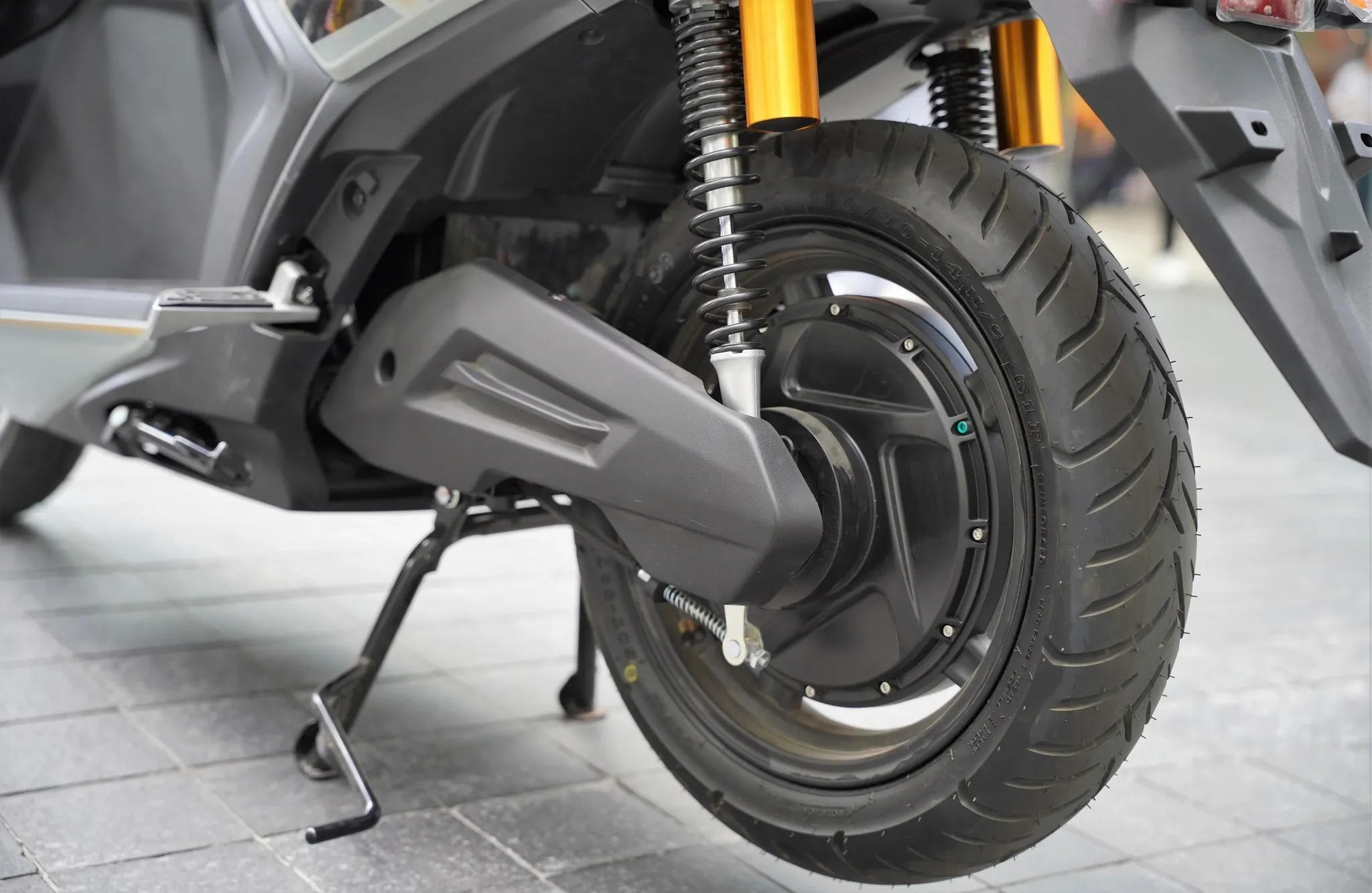 دراجة VinFast Kinet الرياضية الكهربائية بسعر يبدأ من 40 مليون دونغ فيتنامي، فهل ستنافس دراجة Honda Air Blade؟ 10 دراجة VinFast Kinet الرياضية الكهربائية بسعر يبدأ من 40 مليون دونغ فيتنامي، فهل ستنافس دراجة Honda Air Blade؟ - الصورة 6.