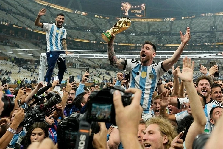 ليونيل ميسي وبطولاته الست في كأس العالم: رحلة من فتى يبلغ من العمر 18 عامًا إلى أسطورة البطولة. Lionel Messi và 6 kỳ World Cup: Hành trình từ chàng trai 18 tuổi đến huyền thoại của giải đấu