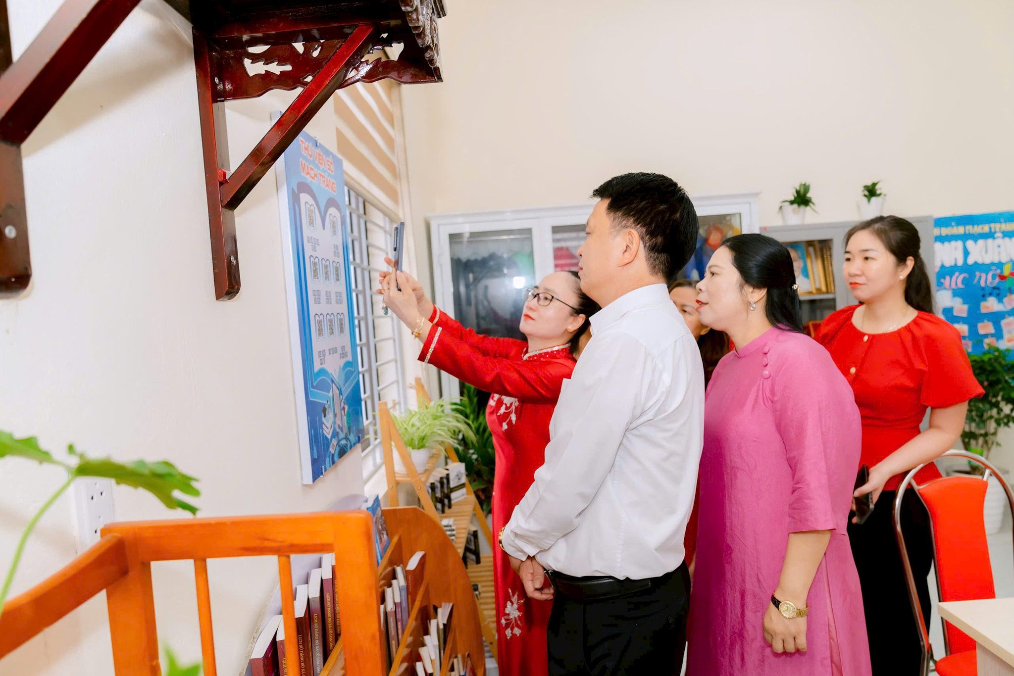 هانوي: إحداث تحول رقمي في كل منطقة سكنية. 6 chuyen-doi-so-4.jpg