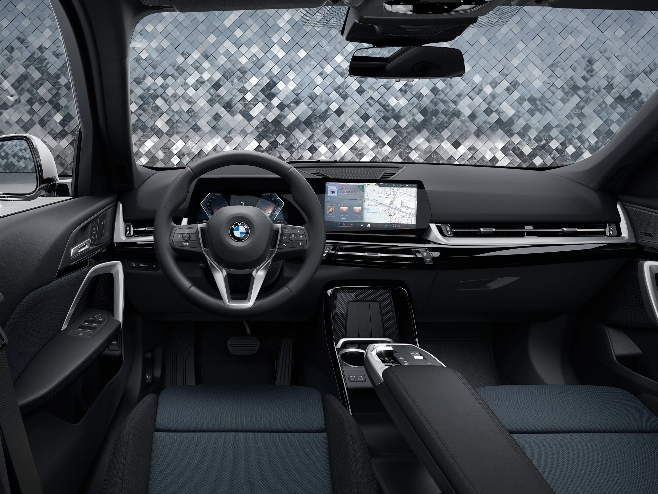 من 110 سنوات من الريادة إلى سيارة BMW X1: بوابة عالم سيارات BMW الفاخرة. 6 من 110 سنوات من الريادة إلى سيارة BMW X1: بوابة عالم سيارات BMW الفاخرة - الصورة 2.