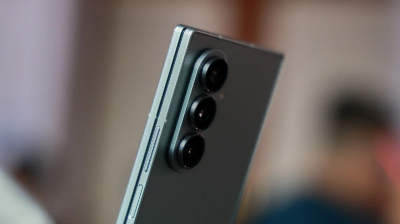 البطارية والشحن في هاتف Galaxy Z Fold 8: توقعات واقعية لهاتف قابل للطي من الفئة الممتازة. 6 1784685492 816 البطارية والشحن في هاتف Galaxy Z Fold 8 توقعات واقعية