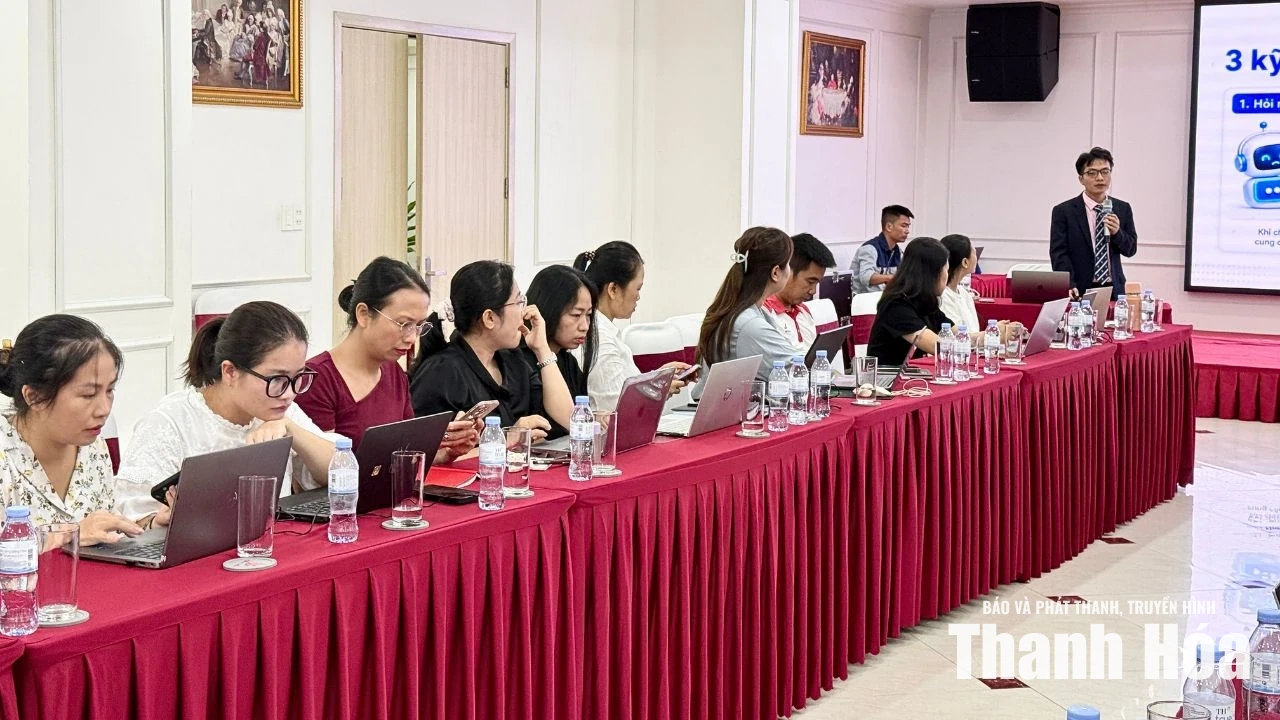 التدريب على تطبيق الذكاء الاصطناعي في إنشاء الصور الصحفية عبر المنصات المختلفة. 7 التدريب على تطبيق الذكاء الاصطناعي في إنشاء الصور الصحفية عبر المنصات المختلفة.