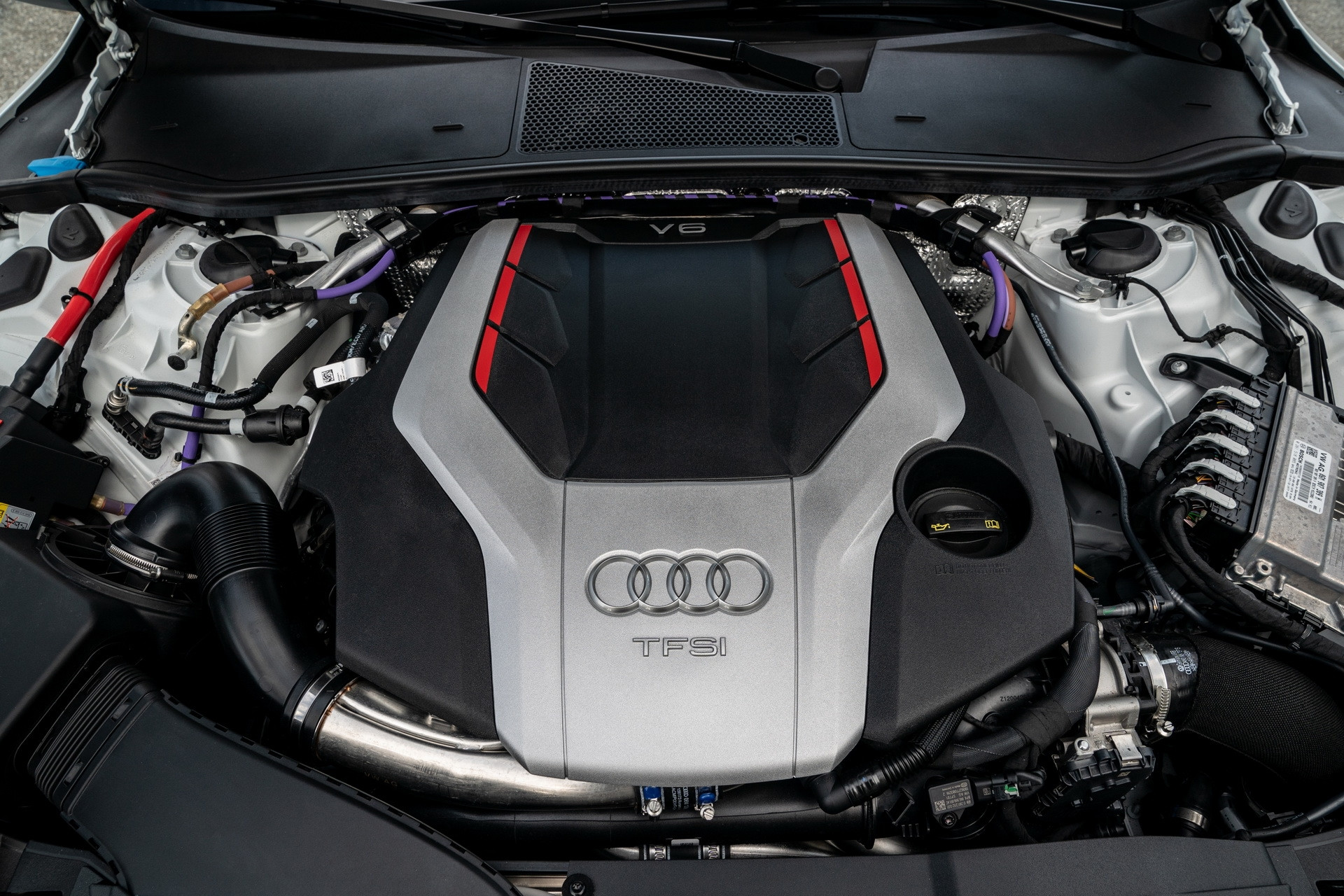 العيوب الكامنة في محركات V6 في السيارات: القوة لا تعني بالضرورة الكمال.