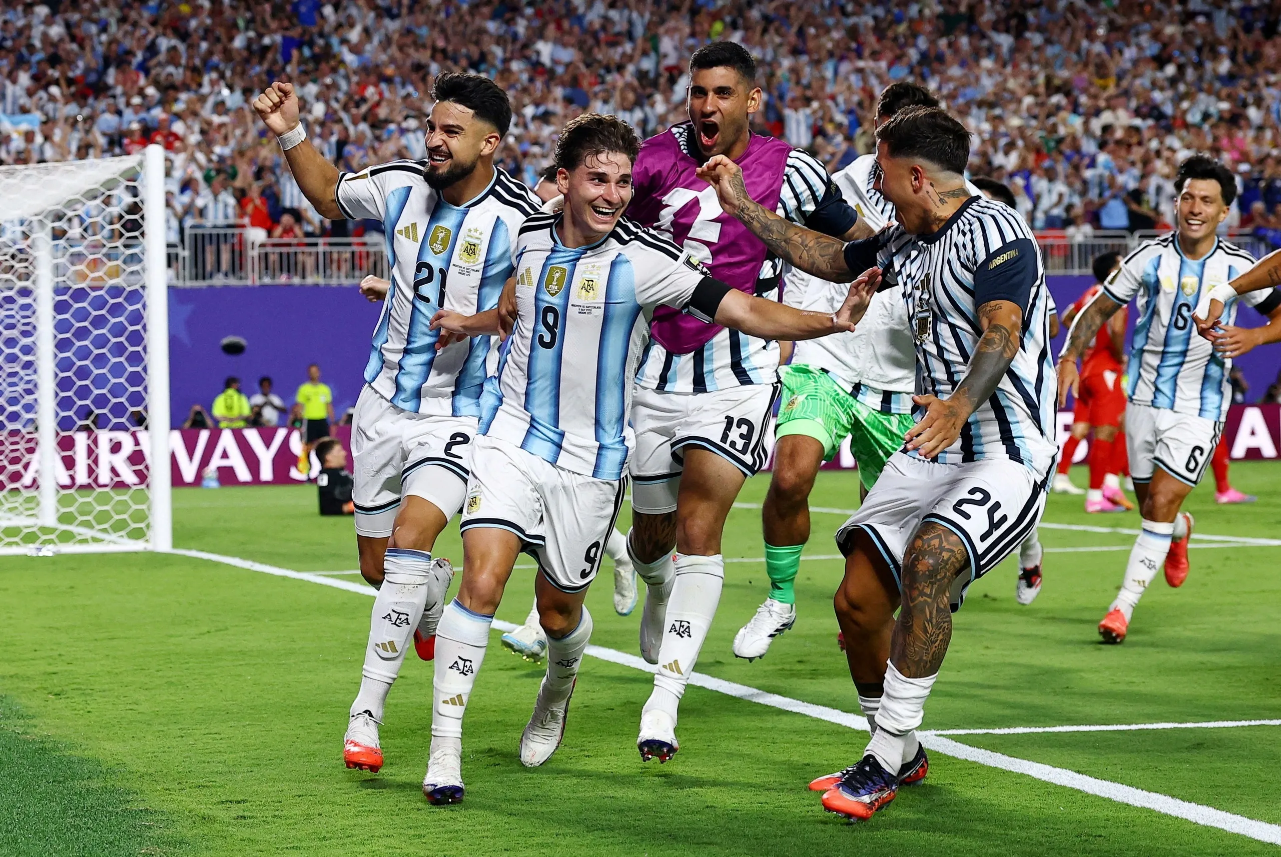 أعلن الاتحاد الدولي لكرة القدم (فيفا) عن أفضل 12 هدفاً في كأس العالم 2026، حيث فاز ميسي بشكل مفاجئ بالجائزة الخاصة. 9 أعلن الاتحاد الدولي لكرة القدم (فيفا) عن أفضل 12 هدفاً في كأس العالم 2026، وفاز ميسي بشكل مفاجئ بالجائزة الخاصة - الصورة 5.