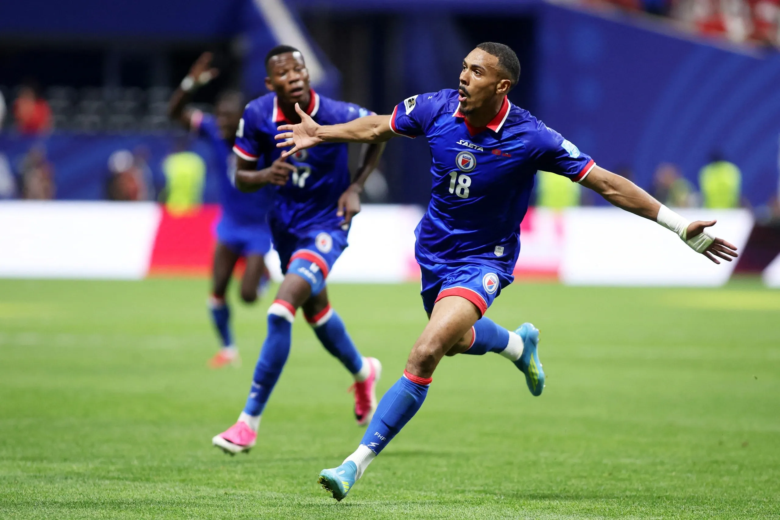 أعلن الاتحاد الدولي لكرة القدم (فيفا) عن أفضل 12 هدفاً في كأس العالم 2026، حيث فاز ميسي بشكل مفاجئ بالجائزة الخاصة. 12 أعلن الاتحاد الدولي لكرة القدم (فيفا) عن أفضل 12 هدفاً في كأس العالم 2026، وفاز ميسي بشكل مفاجئ بالجائزة الخاصة - الصورة 8.