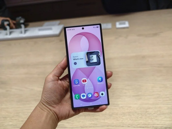 تدعم الشاشة الرئيسية لهاتف Galaxy Z Fold8 Ultra مقاس 8 بوصات تعدد المهام القوي.