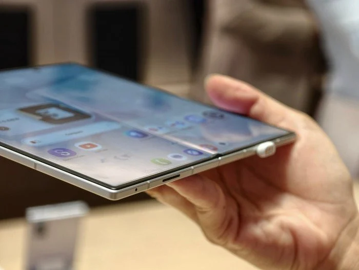 تصل درجة سطوع شاشة هاتف Galaxy Z Fold8 Ultra إلى 3000 شمعة/م².
