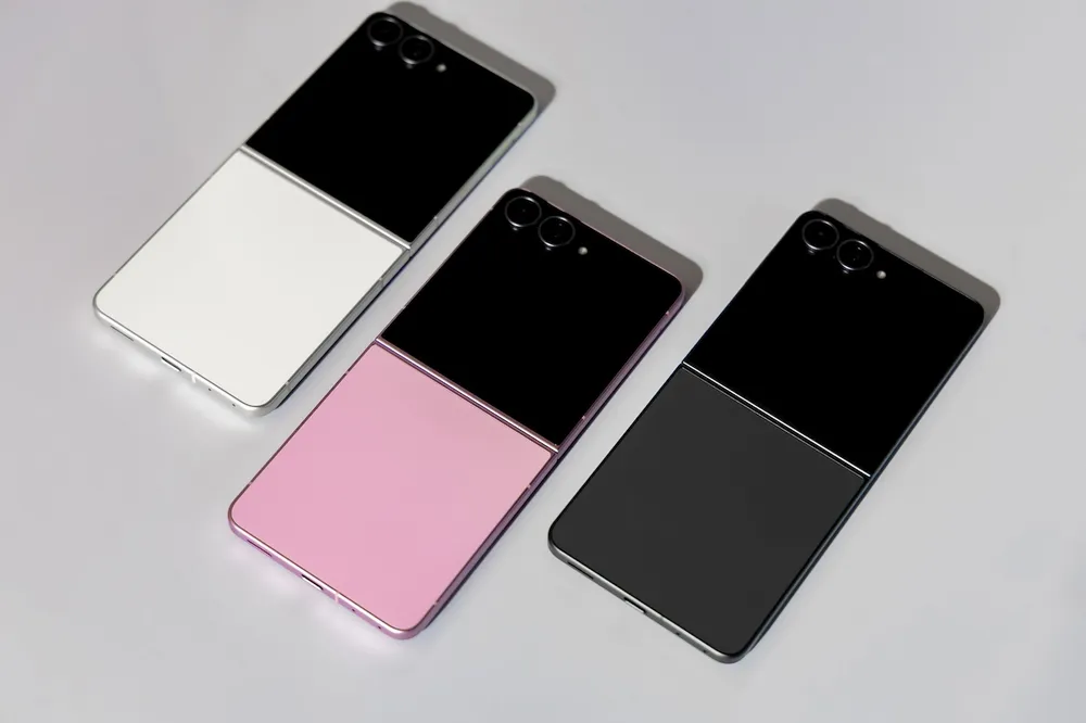 3 màu sắc của Flip8.jpg