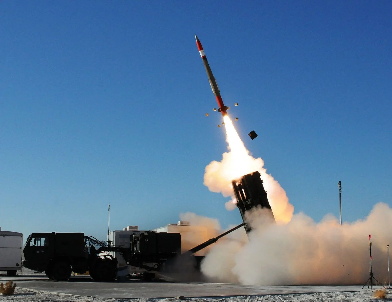 إطلاق صاروخ باتريوت PAC-3.
