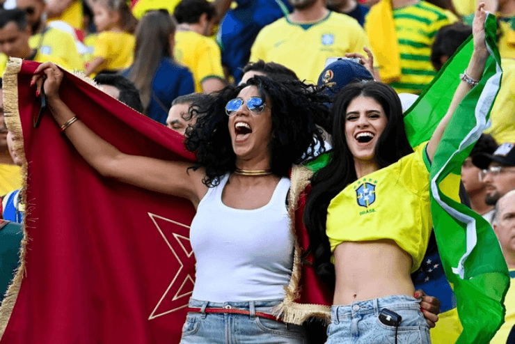 جمال كأس العالم 2026 قائم: جمال الحياة الواقعية يتجاوز خوارزميات الذكاء الاصطناعي. 6 عندما يتعلق الأمر بالجمال والإثارة، فإن المعجبات البرازيليات دائماً في القمة.