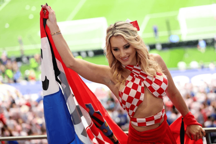جمال كأس العالم 2026 قائم: جمال الحياة الواقعية يتجاوز خوارزميات الذكاء الاصطناعي. 9 لا يخيب مشجعو كرواتيا آمال المشاهدين أبداً.