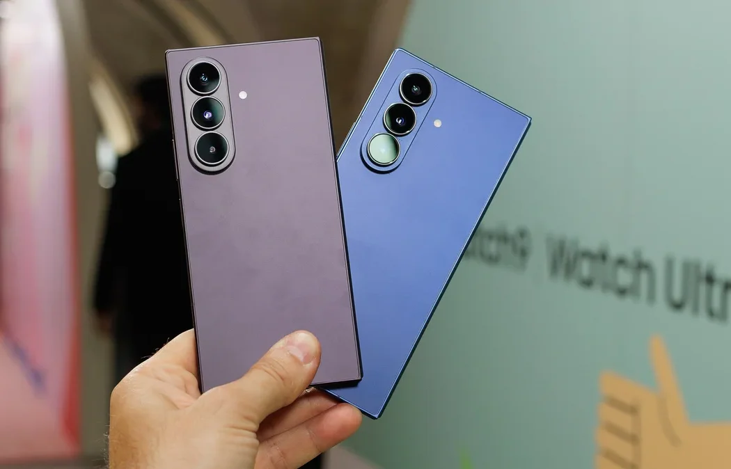 مقارنة بين هاتفي Galaxy Z Fold 8 Ultra و Z Fold 7: هل التحسينات كافية لتجاوز هاتف iPhone Ultra؟