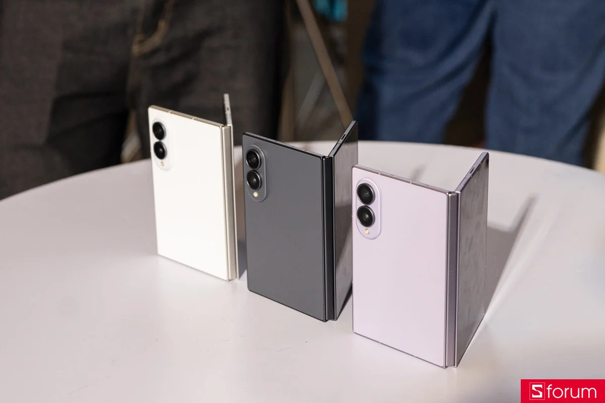 تتميز سلسلة هواتف Galaxy Z Fold8 بهيكل نحيف إلى حد ما.