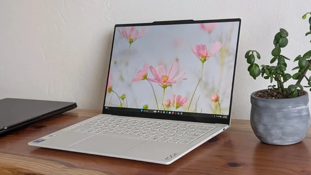 كيف أصبحت شاشات OLED شائعة بشكل متزايد في أجهزة الكمبيوتر المحمولة متوسطة المدى من لينوفو؟ 10 كيف أصبحت شاشات OLED أكثر شيوعًا في أجهزة الكمبيوتر المحمولة متوسطة المدى من لينوفو؟ - الصورة 3.