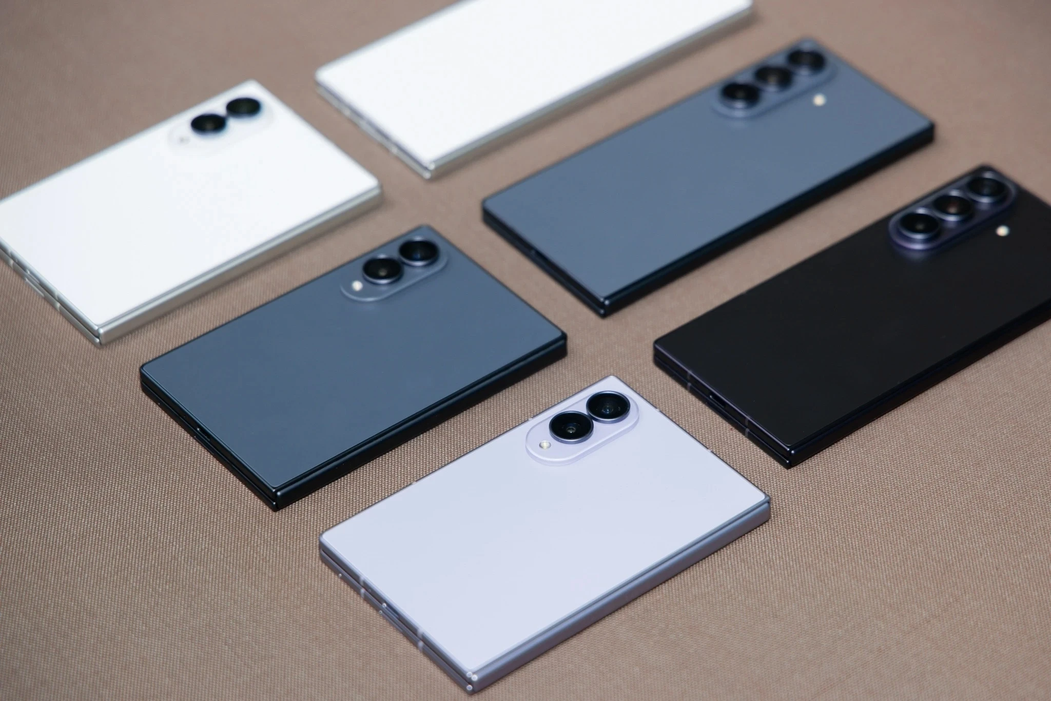 Samsung Galaxy Z Fold8,  Samsung Galaxy Z Flip8,  Samsung Galaxy Unpacked 2026,  iPhone màn hình gập,  Samsung cạnh tranh iPhone ảnh 5