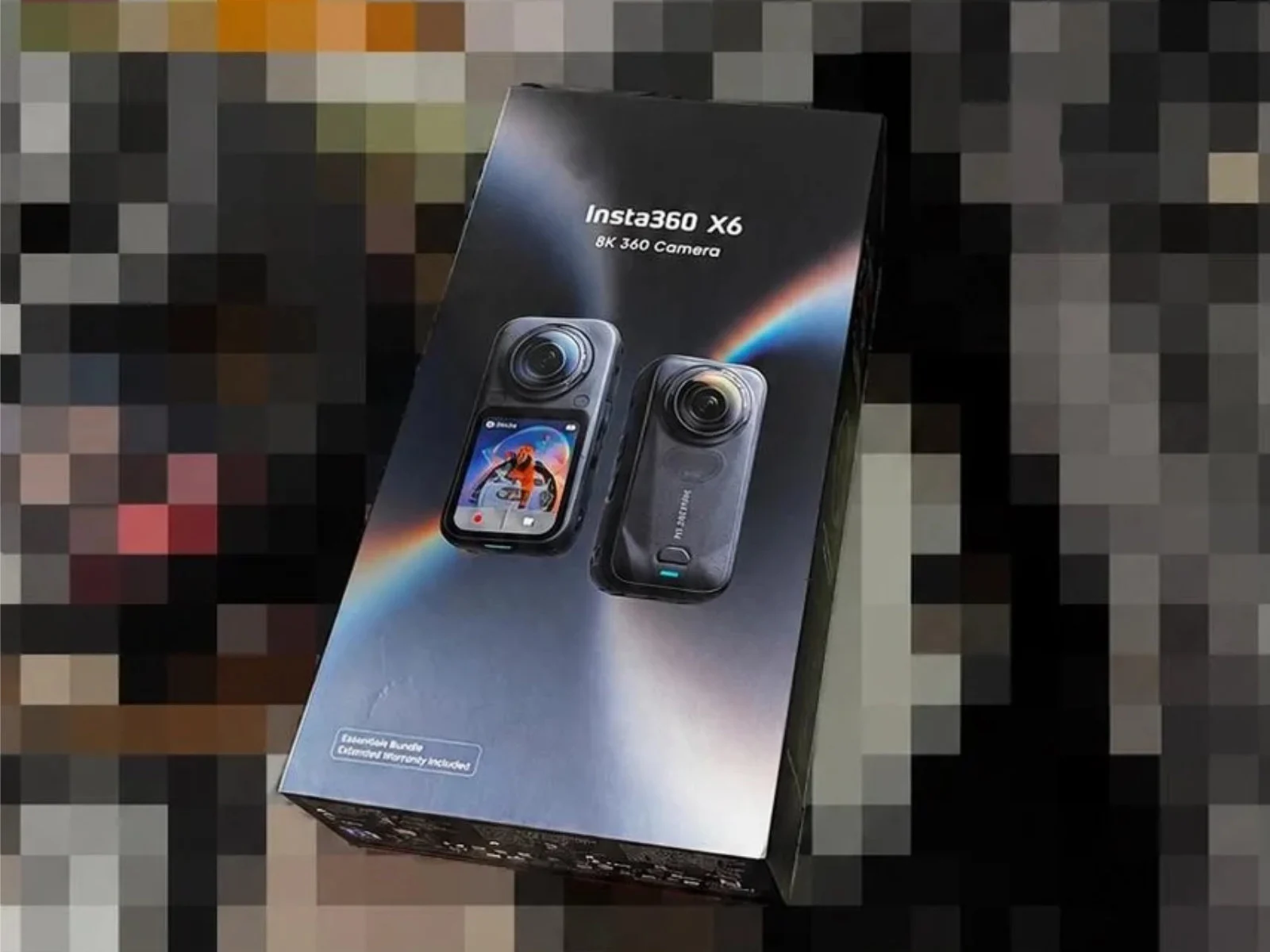 تم الكشف عن كاميرا Insta360 X6: قادرة على تصوير 140 دقيقة من فيديو 8K بزاوية 360 درجة وتتميز بمظهر معاد تصميمه بشكل ملحوظ. 7 صورة مقربة لعبوة البيع بالتجزئة لكاميرا Insta360 X6.