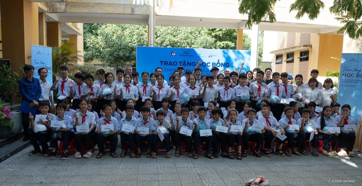 Nhiều hoạt động thiện nguyện, trao học bổng, cứu trợ và hỗ trợ xã hội đã được triển khai trong Ngày hội Bán tải. Ảnh: Ford Việt Nam.