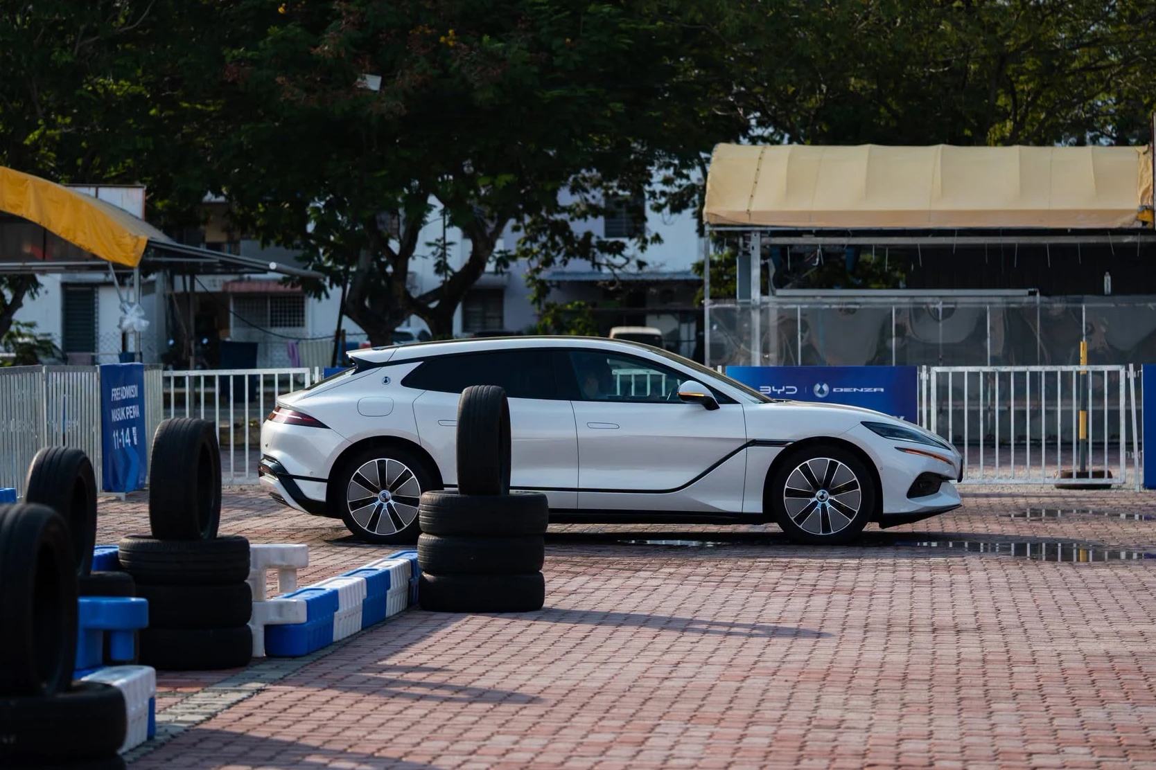 ماليزيا، BYD، Denza، Denza Z9GT، Z9GT، سيارة كهربائية، تسلا، BMW، مرسيدس بنز، الصين، EV (الصورة 2) malaysia, byd, denza, denza z9gt, z9gt, xe điện, tesla, bmw, mercedes-benz, trung quốc, ev ảnh 2