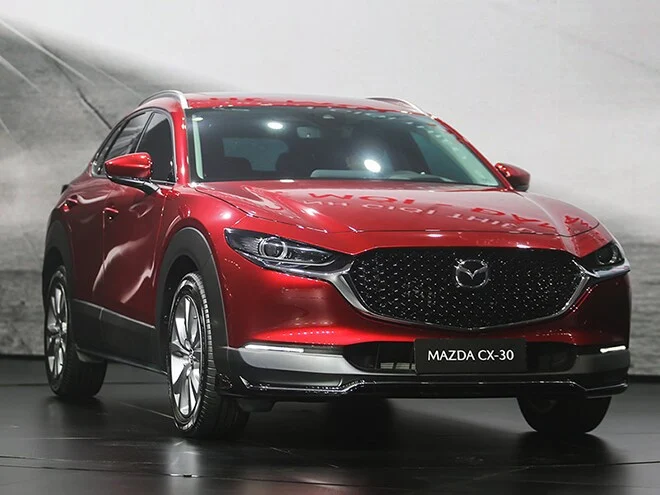 مازدا CX-30 2026: سيارة رياضية متعددة الاستخدامات حضرية من الفئة B+ تتميز بتصميم كودو وتقنية فائقة. 6 تأتي سيارة مازدا CX-30 موديل 2026 بنسختين: الفاخرة والمميزة.