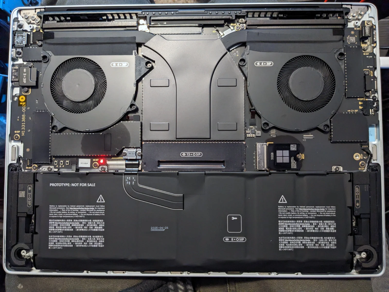 الجانب السفلي المعياري لجهاز Surface Laptop Ultra