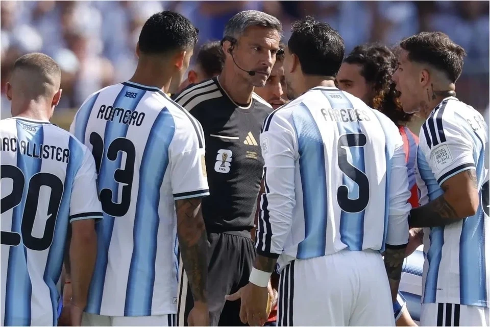 حارس المرمى نغوين دين تريو يغادر نادي هاي فونغ؛ حكم نهائي كأس العالم 2026 يعتزل.