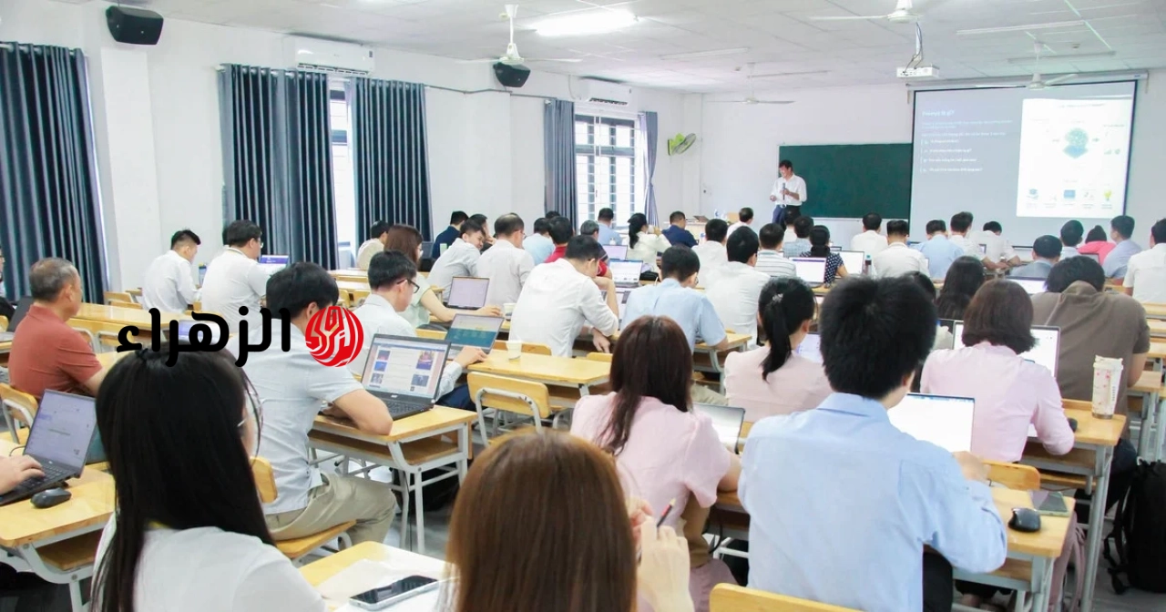 تقوم جامعة النقل والاتصالات ببناء فريق من المحاضرين والموظفين لعصر التعليم الرقمي.
