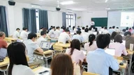 تقوم جامعة النقل والاتصالات ببناء فريق من المحاضرين والموظفين لعصر التعليم الرقمي.