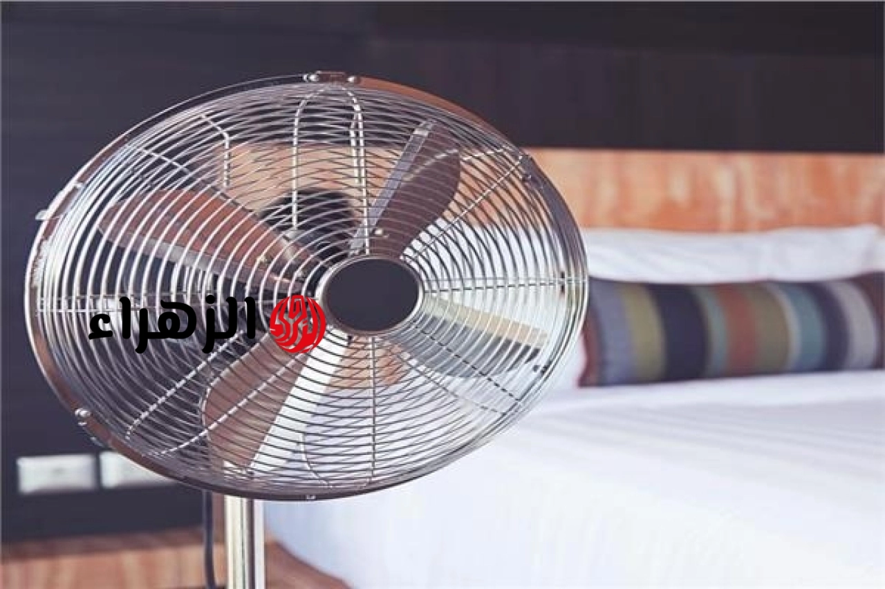 هل تسبب التهاب الحلق؟.. أطباء يكشفون حقيقة مخاطر النوم مع تشغيل المروحة