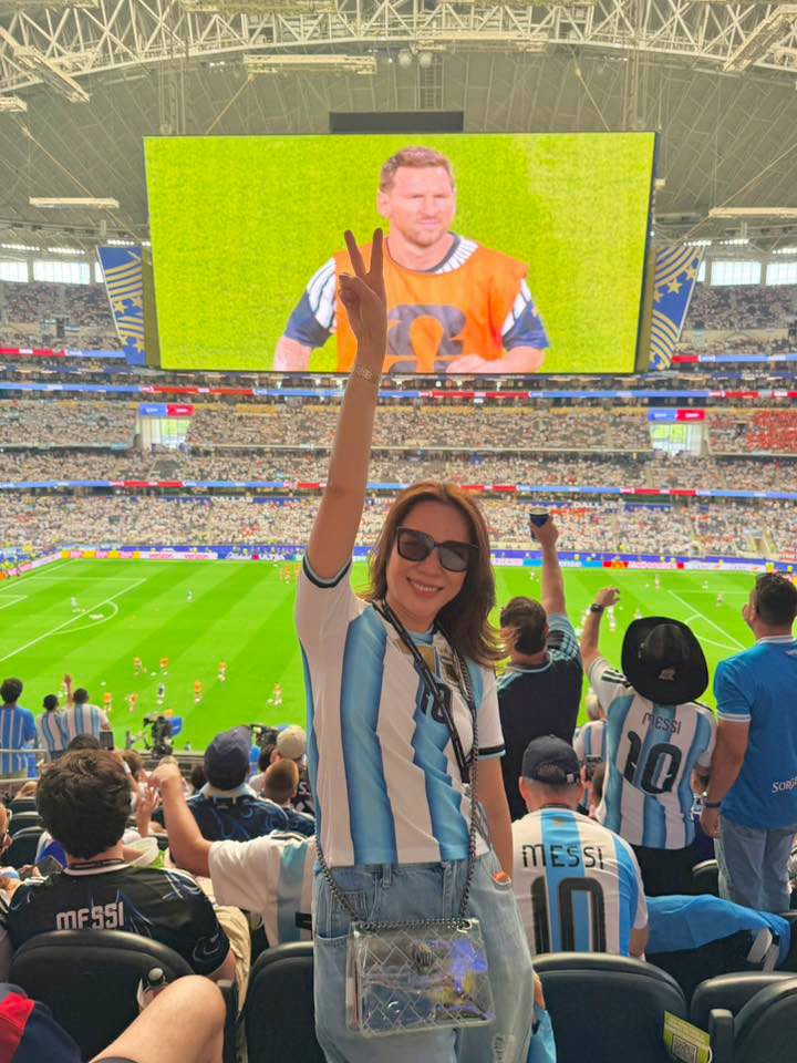 أربع كلمات قصيرة من ماي تام إلى مثلها الأعلى ميسي بعد نهائي كأس العالم 2026. 6 أرسلت صديقتي تام كلمات تشجيع لميسي بعد نهائي كأس العالم 2026 - الصورة 2.