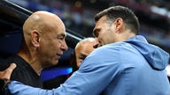 أشاد المدرب سكالوني كثيراً بمعلمه فوينتي، وكشف عن مستقبل ميسي بعد نهائي كأس العالم. 7 التلفزيون الأرجنتيني: "مدرب مصري يُثير الفوضى بعد المباراة، ويتحدى المدرب سكالوني"