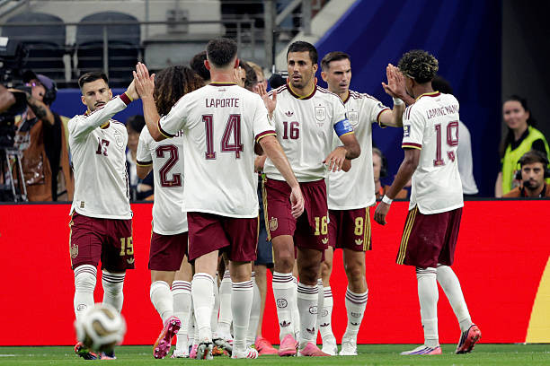 إسبانيا 2-0 فرنسا: رودري وفابيان رويز "يدمران" خط وسط المنتخب الفرنسي في كأس العالم 2026. 6 هيمن الفريق الإسباني تماماً على منافسه الفرنسي في مباراة نصف النهائي.