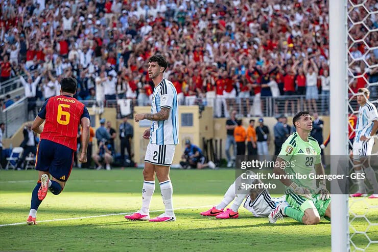 إسبانيا تفوز بكأس العالم 2026: الأرجنتين تنهار في يوم يلتزم فيه ميسي الصمت. 6 ألا يكفي مارتينيز وحده؟