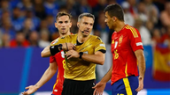 إلى جانب الكأس الذهبية، سيحصل بطل كأس العالم 2026 أيضاً على خاتم خاص. 6 تم الكشف عن اسم حكم المباراة النهائية لكأس العالم 2026.