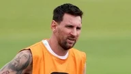 تخلى المدرب ديدييه ديشامب عن النهج العملي الذي كان يتبعه المنتخب الفرنسي. 8 أدار حكام أمريكيون وإيطاليون مباراة إنجلترا والأرجنتين؛ ووجه ميسي رسالة لاذعة.