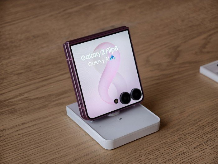 ميزات تسجيل الفيديو الذكية والتقاط الصور في هاتف Z Flip8