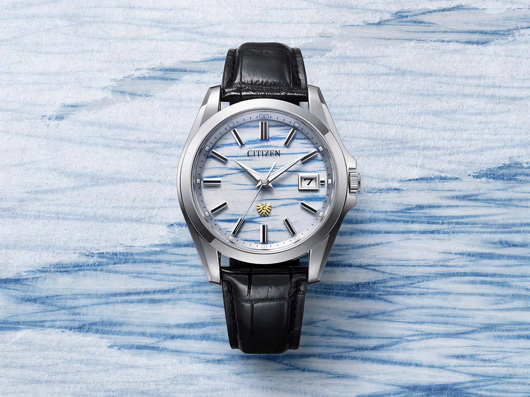 ساعة Citizen AQ4090-08A ذات المينا المصبوغة بصبغة واشي النيلية متاحة الآن للطلب المسبق رسميًا. 6 نظرة عن قرب على تصميم العلبة والميناء لساعة Citizen AQ4090-08A.
