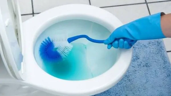 سبب ظهور رائحة المجاري في الحمام