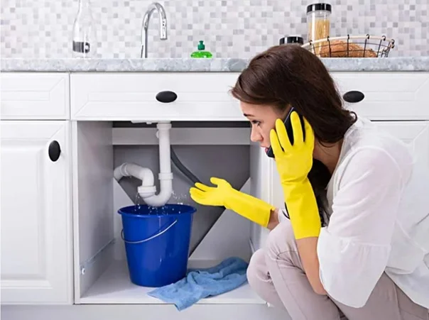 سبب ظهور رائحة المجاري في الحمام